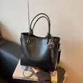 Sac seau rétro en cuir PU noir avec poignées nouées et boucles métalliques dorées - Noir