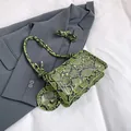 Sac bandoulière vert fluo à motif serpent avec mini porte-monnaie et poignée - Vert