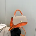 Elegante orangefarbene und beige gewebte Damenhandtasche mit goldenem Metallverschluss - Orange