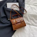 Borsa a tracolla vintage marrone con toppa a stella e manico superiore elegante - Marrone