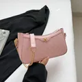 Pink monogram shoulder bag with gold M logo and chunky metallic chain strap detail - Pink