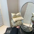 Μίνι χρυσή καπιτονέ τσάντα με διακόσμηση φιόγκου και περιστροφικό κούμπωμα από δέρμα PU - Χρυσό
