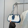 Quilted crossbody bag in white and blue leather with golden chain strap and V-pattern - Blue