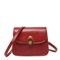 Sac bandoulière rétro rouge foncé en cuir ciré avec boucle fer à cheval dorée - Rouge