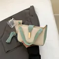 Borsa a tracolla chic color crema e verde menta con elegante chiusura dorata e tracolla - Verde