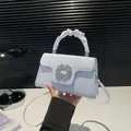 Sac à main blanc élégant en similicuir crocodile avec boucle strass et poignée froncée - Blanc
