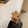 Sac de soirée élégant en forme d'étoile dorée avec strass brillants et chaîne en métal - Or