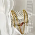 Borsa a tracolla vintage beige stampata con catena dorata e logo metallico - Bianco