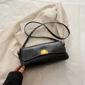 Sac sous l'aisselle en similicuir noir minimaliste avec boucle dorée pour femmes - Noir