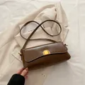 Sac baguette minimaliste marron café en similicuir avec boucle dorée pour femmes - Marron