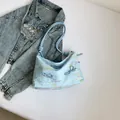 Sac hobo bleu clair avec broderie ondulée et détail de nœud papillon élégant - Bleu