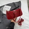 Bolso baguette rojo minimalista de cuero sintético con hebilla y correa extraíble - Burdeos