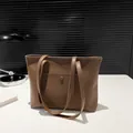 Sac cabas classique en cuir PU marron avec poche frontale et longues bandoulières - Marron