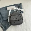 Borsa a tracolla in tela grigia a pois neri con ampia tracolla bianca - Grigio Pois