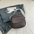 Borsa a tracolla in tela grigia con cuori rossi e tracolla larga bianca regolabile - Cuore Grigio