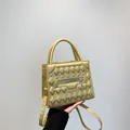 Borsa a tracolla quadrata giallo pallido con motivo a rombi e zip in argento - Oro