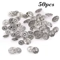 Set di 50 bottoni in metallo argento vintage con motivi floreali per cappotti e DIY - Stile Motivi Misti / Argento Antico