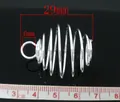 Vue détaillée de la cage à perles argentée en spirale montrant la longueur de 29mm - Plaqué Argent / 29 X 25 Mm - 27 X 24 Mm - 20 Pièces