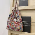 Blumen Canvas Tragetasche mit Vintage Rosenmuster und EMIS Logo für Strand und Shopping - Dichtes Vintage-Blumenmuster