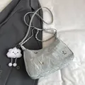 Borsa tote plissettata celeste con farfalle argento e ciondolo a nuvola di peluche - Con Ciondolo / Argento