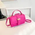 Elegante borsa a tracolla rosso rosa con motivo a coccodrillo e fibbia in metallo H - Rosa Rosso