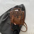 Mini sac à dos pour femme en cuir marron avec rabat au motif léopard élégant - Marron