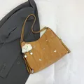 Borsa a spalla plissettata giallo zenzero con farfalle d'argento e ciondolo nuvola - Con Ciondolo a Nuvola / Marrone