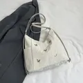 Sac à épaule blanc cassé avec papillons métalliques et texture plissée chic - Sans Pendentif / Blanc