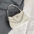 Borsa baguette in pelle bianco crema con motivo marmoreo e fibbia a farfalla - Bianco