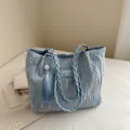 Borsa tote trapuntata celeste con ricami multicolore e dettaglio nappa da donna - Stile Tote Grande Capacità / Blu