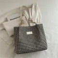 Sac cabas pied-de-poule avec bandoulière en cuir crème et détail chaîne dorée - Blanc Cassé