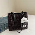 Sac fourre-tout à motif léopard violet avec bretelles noires et breloque nuage - Noir