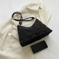 Borsa a tracolla trapuntata nera con manici rotondi e motivo a rombi elegante - Nero