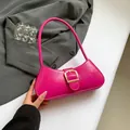Borsa a spalla rosa acceso in pelle screpolata con fibbia dorata elegante - Rosso rosa