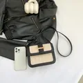 Elegante borsa a tracolla intrecciata beige con finiture in pelle nera e fibbia d'oro - Nero