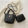 Conjunto de bolso tipo cubo negro minimalista con herrajes dorados y correa larga - Juego de 2 piezas (bolso tote + neceser interior) / Negro