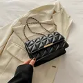 Borsa a tracolla trapuntata nera classica con catena in metallo dorato e chiusura a scatto - Nero