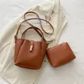 Bolso tipo cubo de cuero caramelo con estuche a juego y elegante hebilla dorada - Juego de 2 piezas (bolso tote + neceser interior) / Marrón