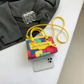 Mini bolso bandolera con diseño geométrico multicolor y correas amarillas vivas - Amarillo