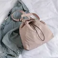 Sac seau rose clair à cordon en nylon plissé pour un usage quotidien décontracté - Rose