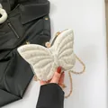 Bolso de mano blanco con forma de mariposa, lentejuelas y cadena dorada fina - Blanco