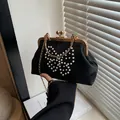 Sac de soirée vintage noir avec papillon perlé et bandoulière chaîne dorée - Noir