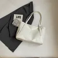 Grand sac cabas blanc minimaliste avec détails volantés et bandoulière ajustable - Blanc Cassé