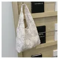 Sac fourre-tout en toile duveteuse blanche avec imprimé papillon rose et grand volume - Rose