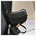 Sacoche selle noire classique avec rabat et fine bandoulière réglable - Noir