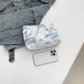 Pochette nuage chic blanche avec imprimé paysage bleu et fermeture à cordon - Bleu