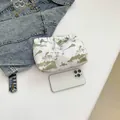 Pochette nuage blanche élégante avec peinture de paysage de montagne et plis - Vert