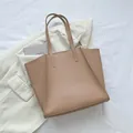 Bolso tote grande minimalista en color camel de cuero sintético para mujer diario - Caqui