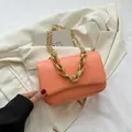 Petit sac carré vintage orange avec chaîne dorée épaisse et finition mate - Orange