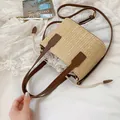 Borsa a tracolla in paglia intrecciata beige con cinturini in pelle marrone - Marrone